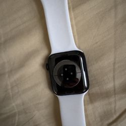 Apple Watch Series 8 (GPS + Cellular)