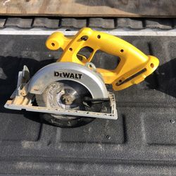 Dewalt 18 V saw no battery no charger