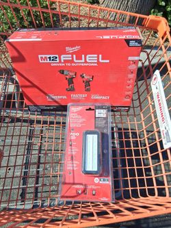 Milwaukee 2 tool combo with flashlight