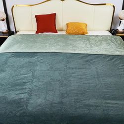 Brand New Waterproof Blanket for Bed, 80"x90" Leak-Proof Design, Reversible & Washable Waterproof Blanket King Size, Large Waterproof Blanket, Waterpr