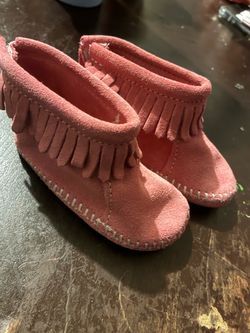 Minnetonka Riley boots for infant