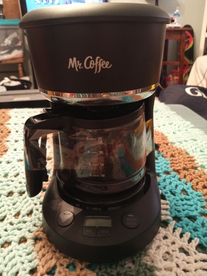 Mr. Coffee Maker. CLEAN. Nice.
