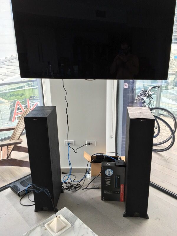 TWO Klipsch ICON KF-26 Speakers