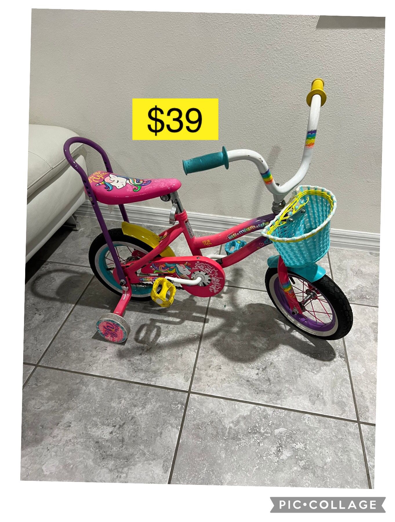 Kid girl bike with tranning wheels / Bicicleta niña con llantitas