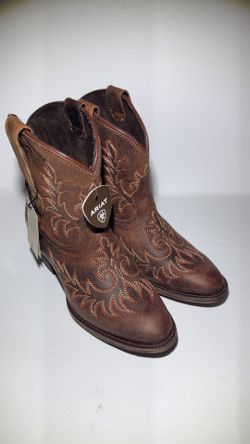 Arita Women’s Dark Sierra Carlin Western Bootie