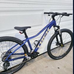 Trek Mountain Bike Size Adult Small Wheels 27.5 Multiple Speeds Disc Brake New Ridden One Time 