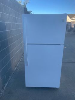 Kenmore apartment sized fridge for $170. Dimensions are 28Wx30Dx60H. Pick up only.