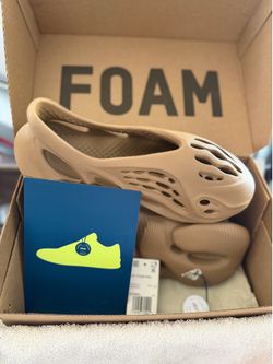 YZN FOAM RNR Stone Taupe