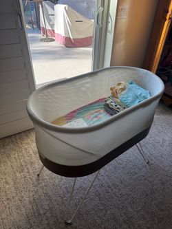 Snoo bassinet baby bed
