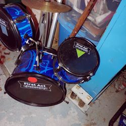 BOY'S TOYS /DRUMSET / BLACK AND DECKER