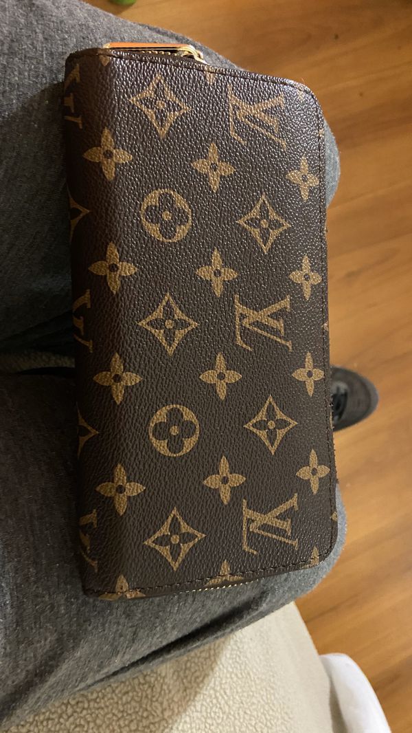 Louis Vuitton women’s wallet for Sale in Brook Park, OH - OfferUp