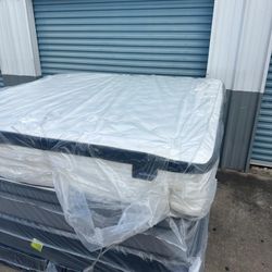 King Size Mattress And Boxspring 