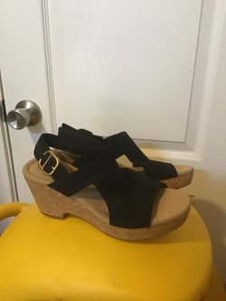 New, Women’s Clark’s Brand Sandals Sz 11