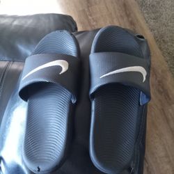 *Free Nike Childrens Sandals* Size 1-2