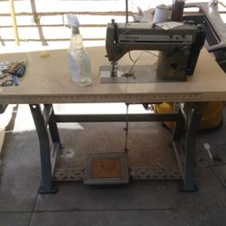 Singer Sewing Machine 