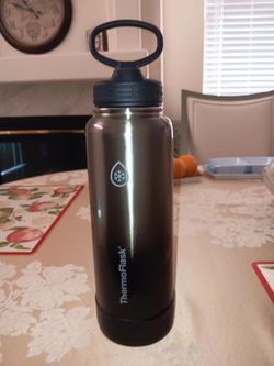 STAINLESS STEEL "THERMO FLASK" 40 OZ 1.2 L WATER BOTTLE BLACK SCREW ON LID & CARRRY HANDLE & RUBBER BASE BUMPER.