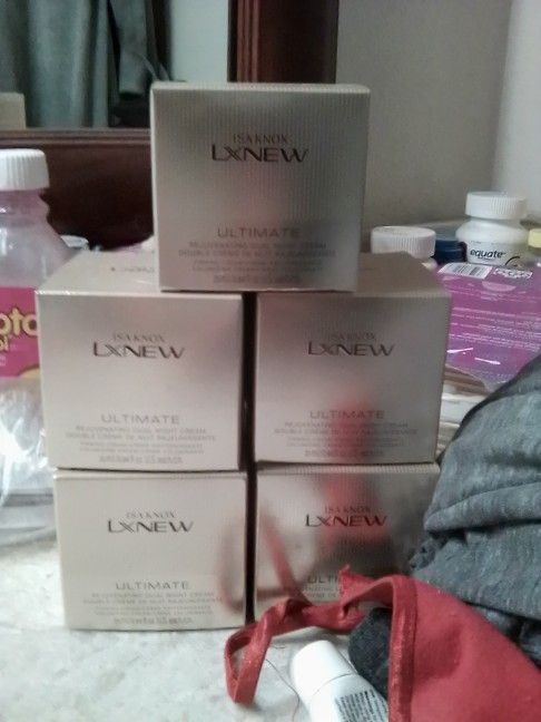 LXNEW-BY AVON. (ULTIMATE DUO DAY/NIGHT CREME. 