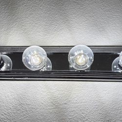 BATHROOM 4-LIGHT FIXTURE