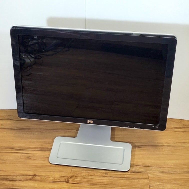 HP W2207 22-inch Widescreen Flat Panel LCD Computer Monitor