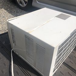 OBO 8000 BTU Goldstar AC Window Unit 