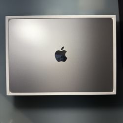 MacBook Air 2025 – M4 Chip – 16GB RAM / 256GB – Silver – Mint Condition