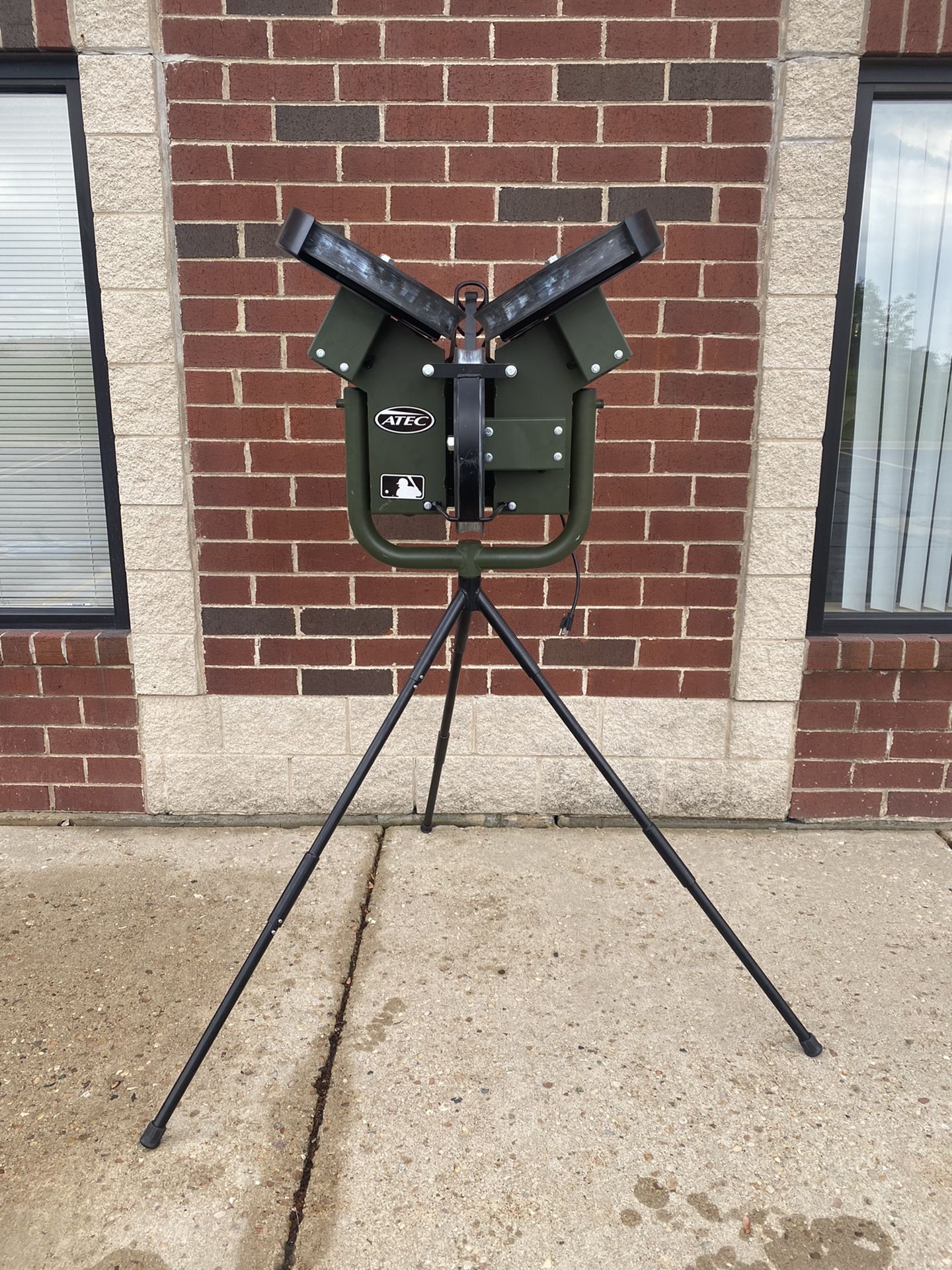 ATEC M3 Pitching Machine