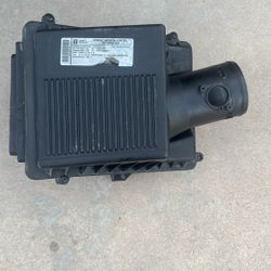 4.8 5.3 6.0 6.2 Vortec Engine Motor 2008-2014 Chevrolet Tahoe Air Intake Air Cleaner Catalyst Box OEM 