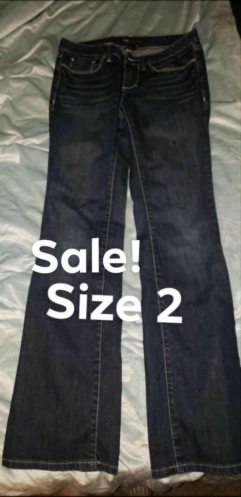 π©· Size 2  Blue Jeans - Still Available