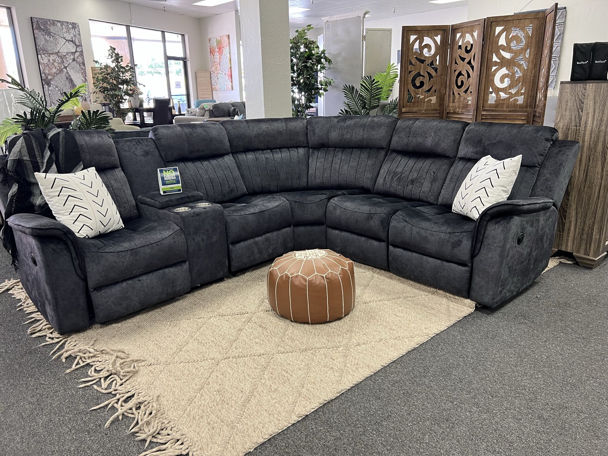 Queen Power Reclining Sectional