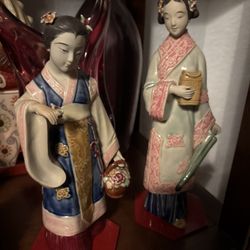 Beautiful PAIR OF GEISHA GIRL ART STATUE.  2 Asian Chinese Chinoiserie Table STATUES.   Antique Vintage Art Statues From China.  