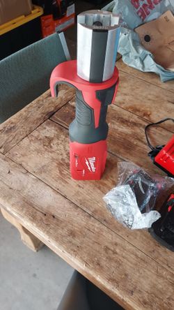 MILWAUKEE  
M18  Volt Lithium-lon
Brushless Cordless one key FORCE
LOGIC Press Tool w/1/2 in, 3/4
in, and 1 in Black Iron Press
Tool Jaws