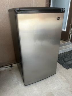Sanyo stainless steel mini fridge (eclipse series)