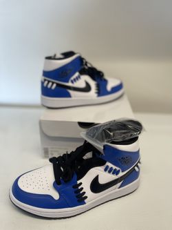 Jordan 1 Mid “SISTERHOOD” In MENS 7.5/womens9 
