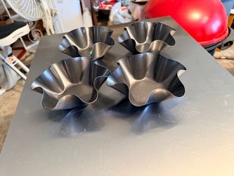 Set of 4 Fluted Tortilla Bowl Baking Pans – $10