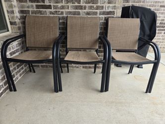 Patio Table And 4 Chairs 