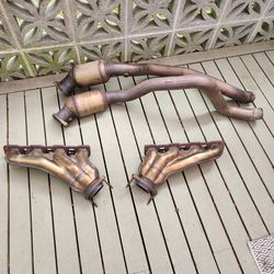 6.1 Hemi Factory Exhaust Manifolds and Cats(5.7,6.1,6.4) 