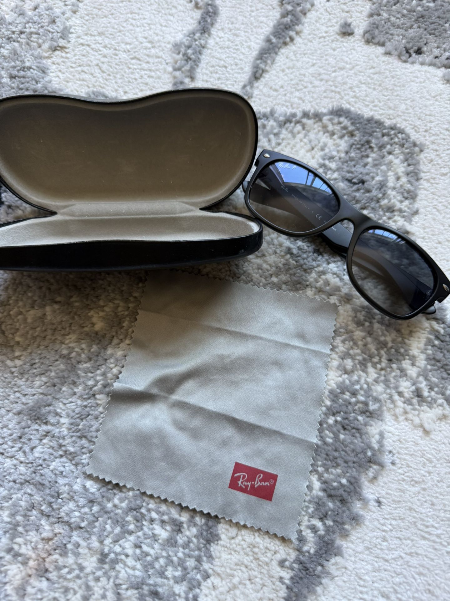 Ray ban sun glasses blue lens polarized