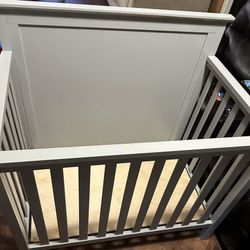 Mini crib