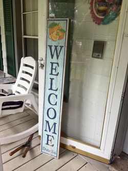 Tall wood welcome sign