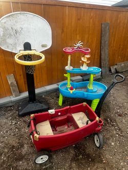 Hoop trailer water toy