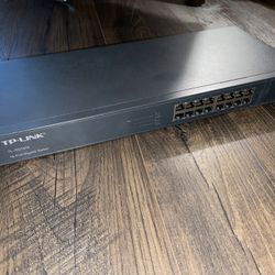 TP-Link TL-SG1016 16-port Gigabit Ethernet Switch