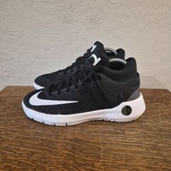 Nike KD Trey 5 IV Athletic Basketball Shoes 
Boy's Size 5.5Y