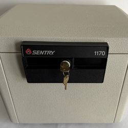 Sentry 1170 Fire Proof Safe with 2 Keys Seldom Used!