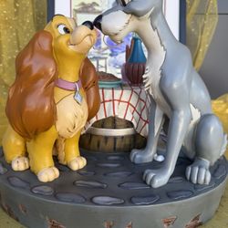 Disney Medium Figure Statue - Lady and the Tramp