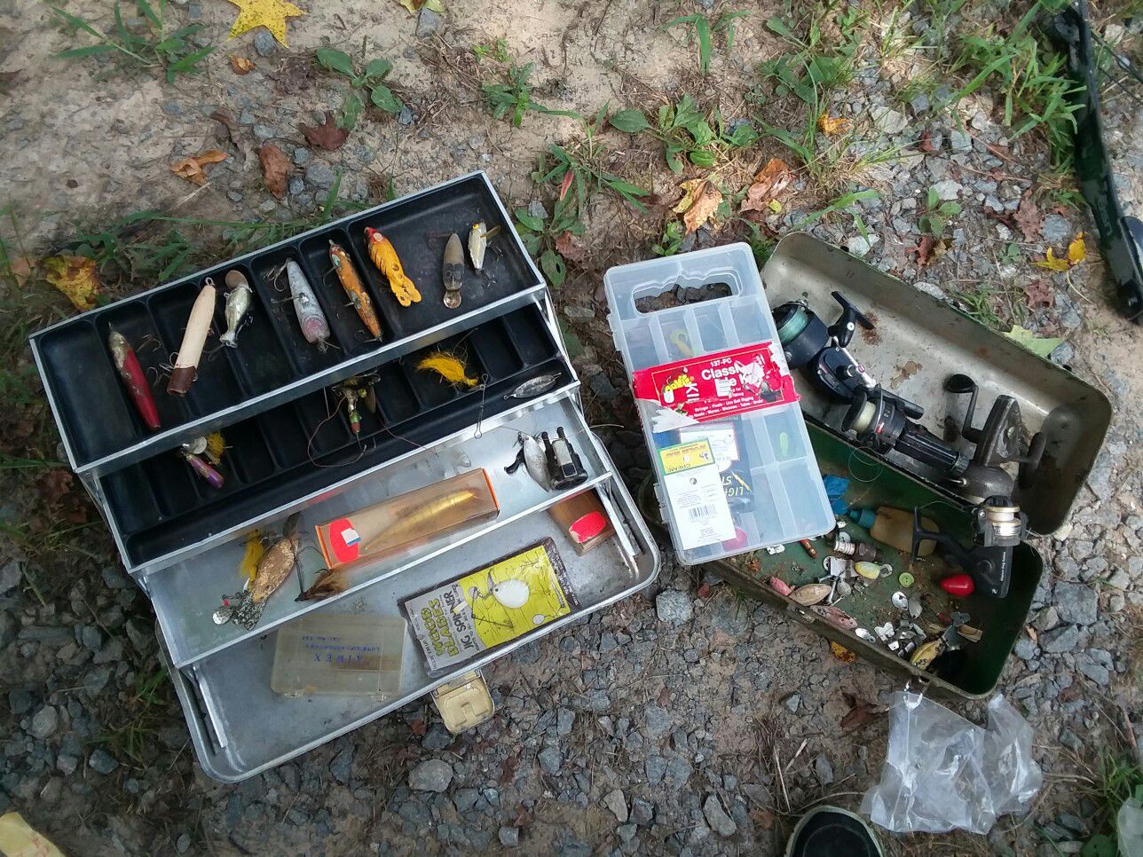 Photo Fishing lures and old take boxes..