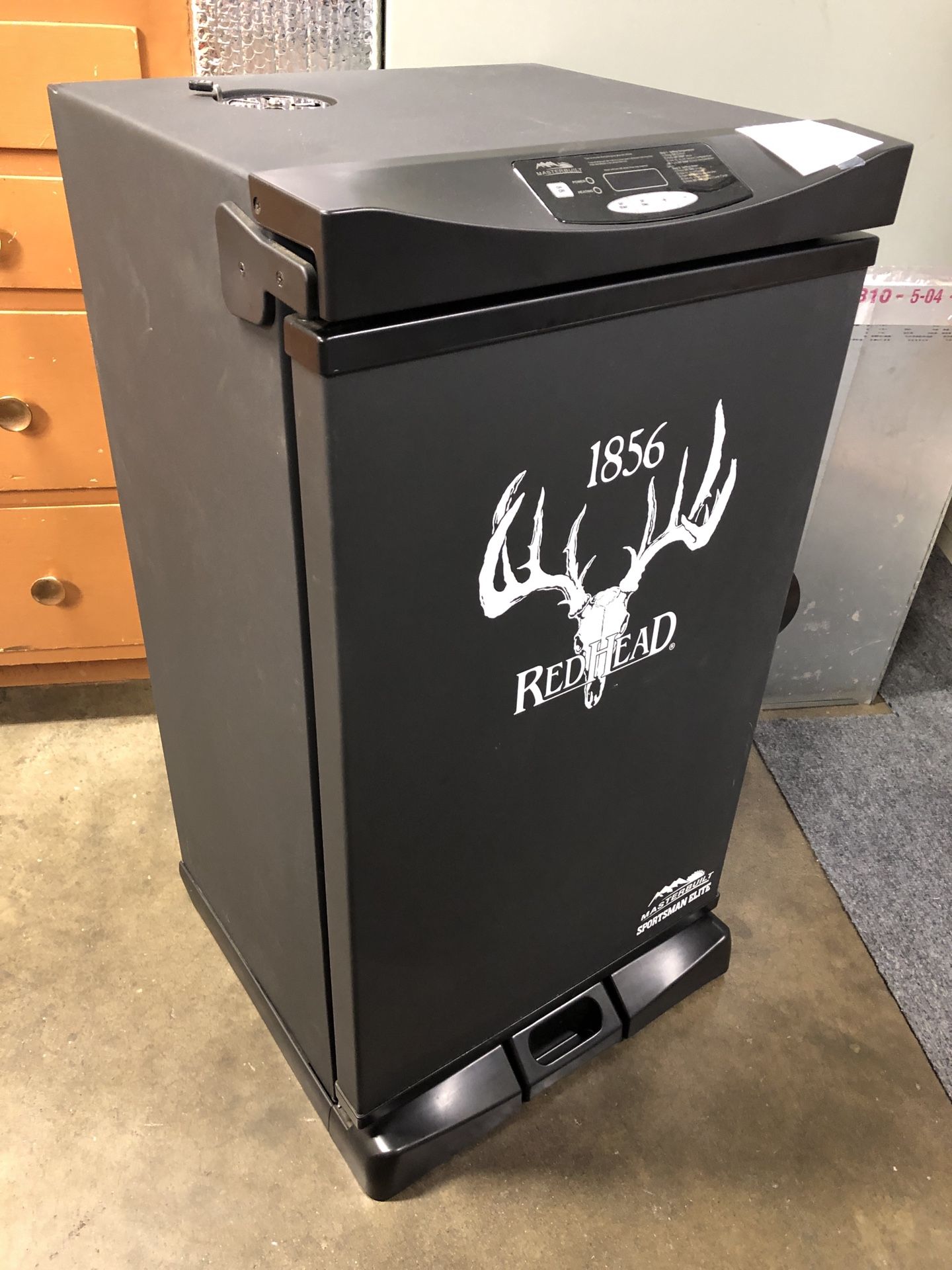 RedHead Sportsman Elite 30'' Digital Electric Smoker by Masterbuilt