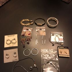 12 pc jewelry arrangement - $10