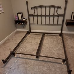Queen Bedframe and box spring (Slim \ Split)