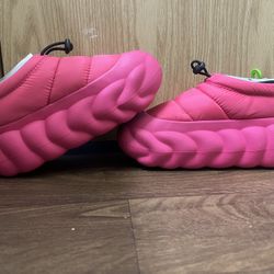 CROCS OVERPUFF SHORTY
