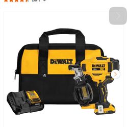 DEWALT 20V MAX Lithium-Ion 15-Degree Electric Cordless Roofing Nailer Kit with 2.0Ah Battery Charger and Bag